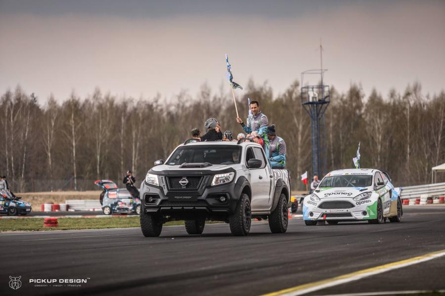  Nissan Navara Double Cab NAVY White by Carlex Design 2019 года  (фото 4 из 8)